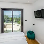 Verena Villa *